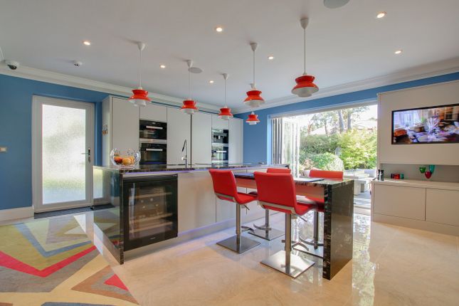 (Larchwood), Avon Castle Drive, Ringwood photo 4