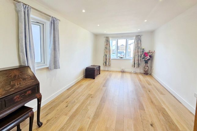 1, Sika Drive, Cornwall photo 2