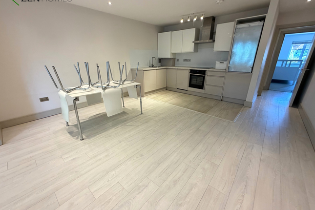 Flat 6, 2 Hillcrest Gardens, Esher photo 5