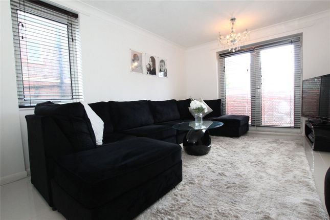 Flat for sale in Plumstead High Street, London