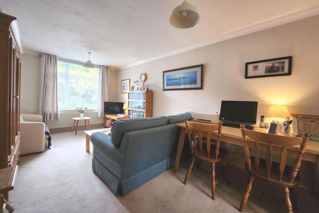 12, Parsonage Close, Westcott photo 2