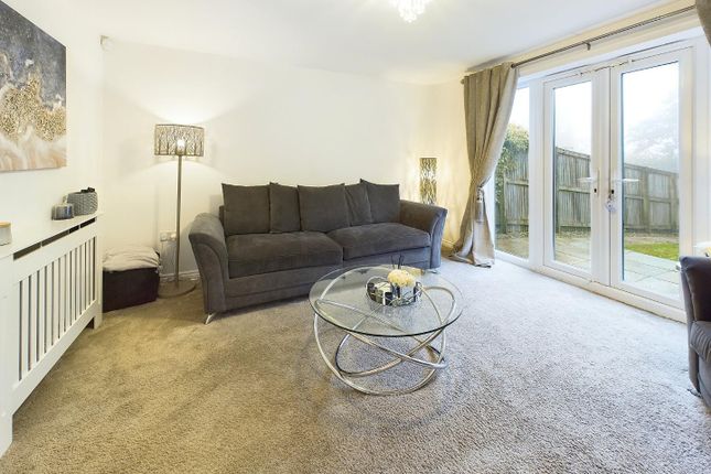 33, Redbrook Way, West Yorkshire photo 3