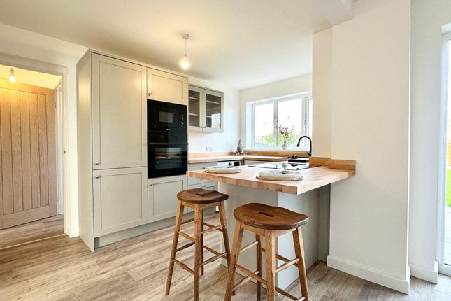 40 Harecroft Crescent, Leicester photo 3