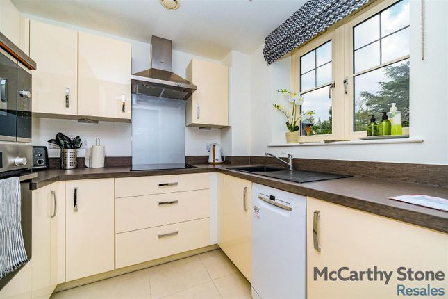 16 Highclere House, Great North Road, Hatfield photo 4