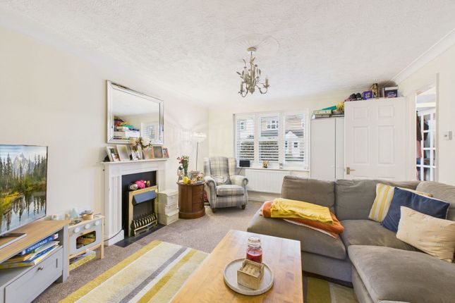 15, Primrose Copse, Horsham photo 3