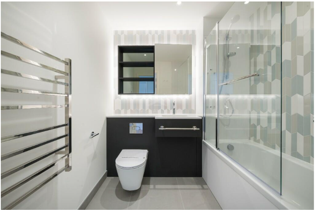 Flat for sale in Clarendon, London