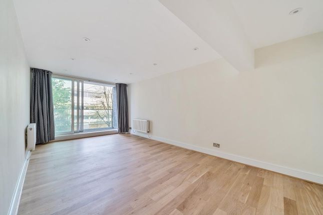 Flat to rent in Lords View One, St John`S Wood