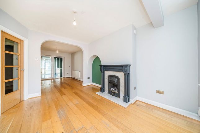 176, Lincoln Avenue, Twickenham photo 2