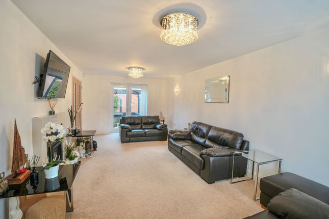 18 Randall Crescent, Cromer photo 2