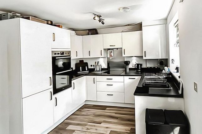 27, Bridle Way, Maidstone photo 3