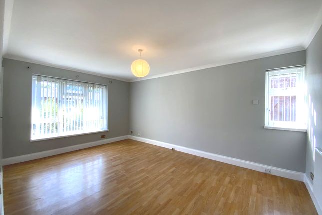 Flat 47 Haylett Gardens, Anglesea Road, Kingston upon Thames photo 4