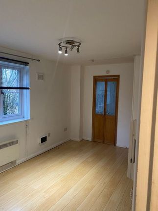 Flat to rent in Flat, Chevron House, Crest Avenue, Grays