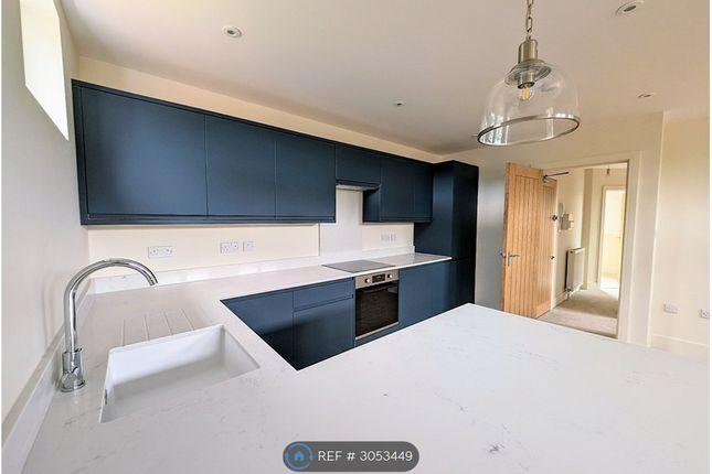 Flat  Aintree House, Bonehurst Road, Horley photo 2