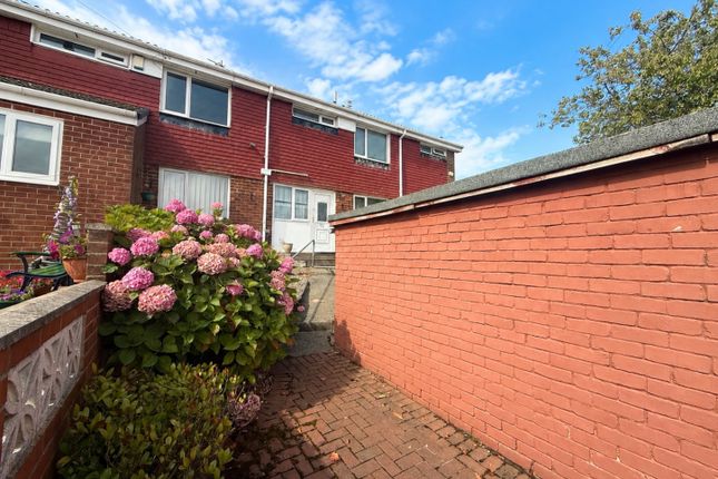 92, Vicarage Close, Sunderland photo 3