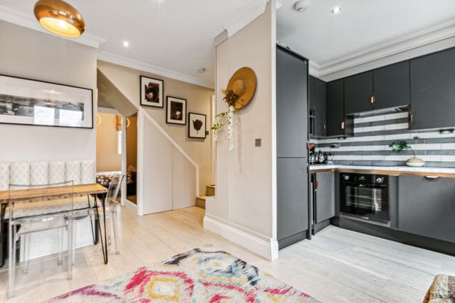 Thumbnail Flat to rent in Earlsfield Road, Wandsworth Common