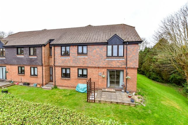 2-bed flat on Havant Road Horndean, Waterlooville, £180,000