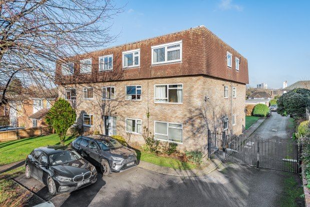 Thumbnail Flat to rent in Cumberland Road, Bromley