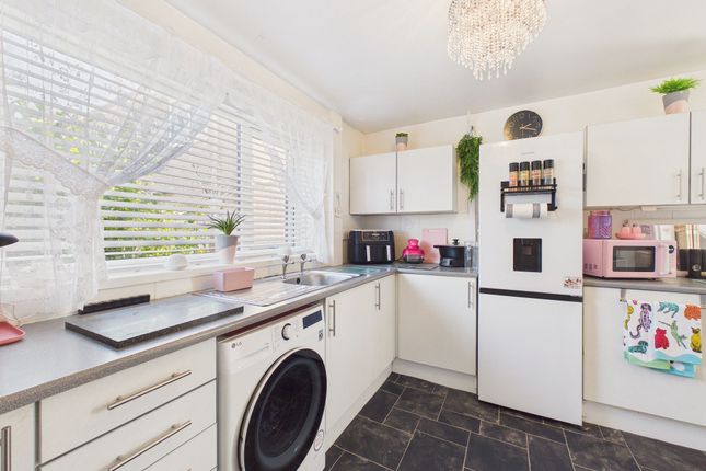 30 Heugh Hill, Gateshead photo 3