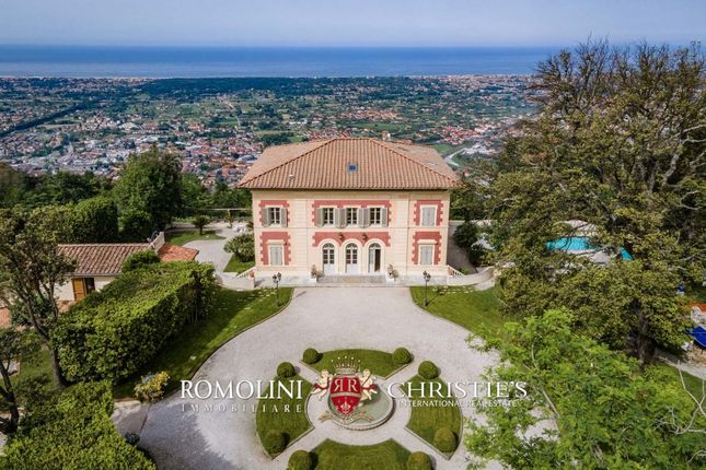 Villa for sale in Pietrasanta, Tuscany, Italy