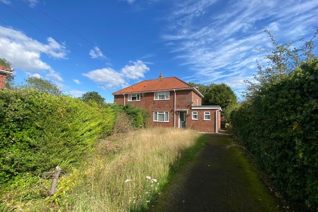 3-bed semi-detached on 44 St. Omer Close, Mulbarton, Norwich, £160,000