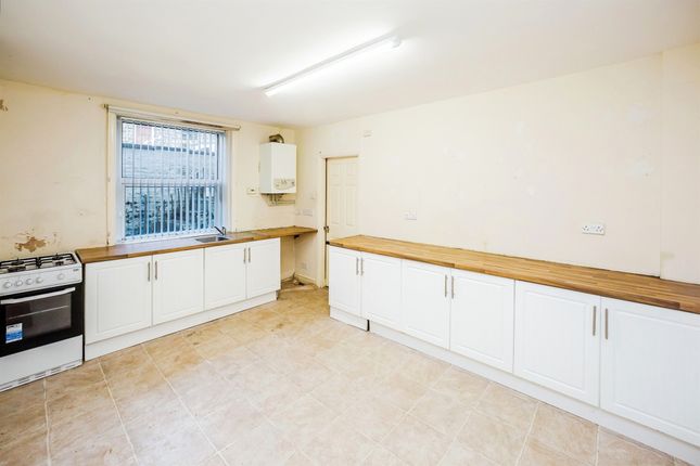 Terraced house for sale in Cleveland Avenue, Halifax