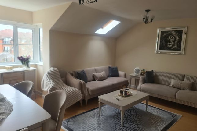 2 Bed Leasehold Flat For Sale In Ottawa Court, London En10