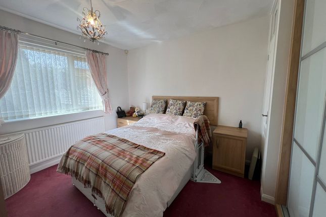 2, St.Oswalds Drive, Finningley photo 5