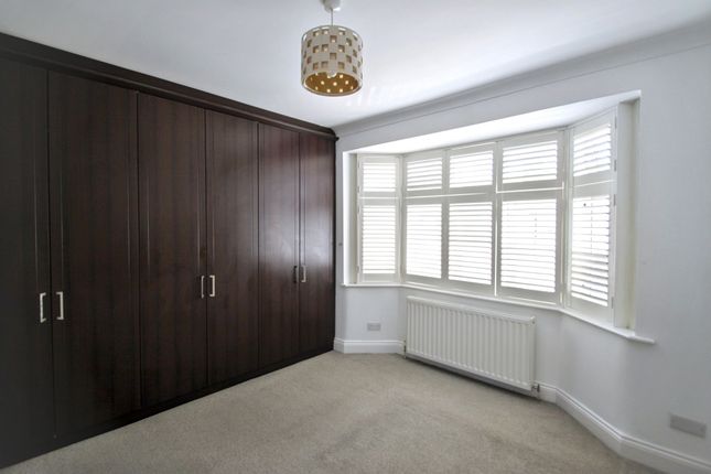 4 Greenstead Gardens, Woodford Green photo 4