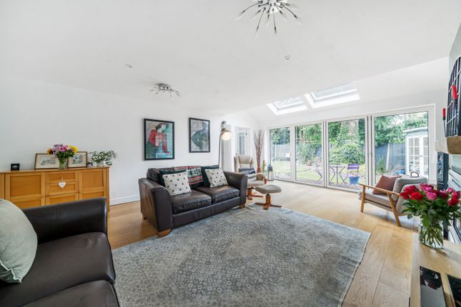4, Russetts Close, Horsell photo 4