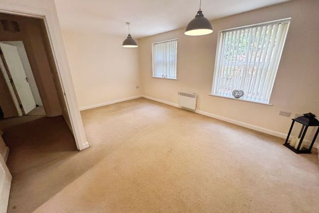20, Clarendon Gardens, Bolton photo 4