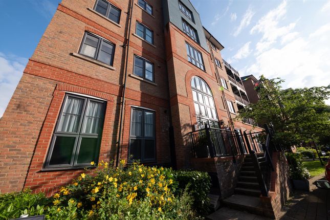 Flat to rent in Cannons Wharf, Tonbridge