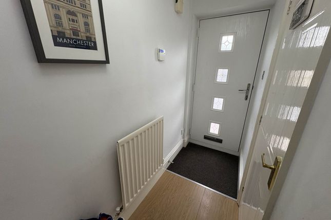89, Cairnwell Road, Oldham photo 2
