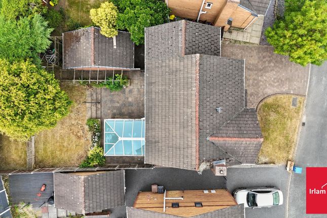 8 Old River Close, Manchester photo 2