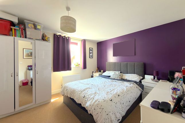 38 Edward Vinson Drive, Faversham photo 4