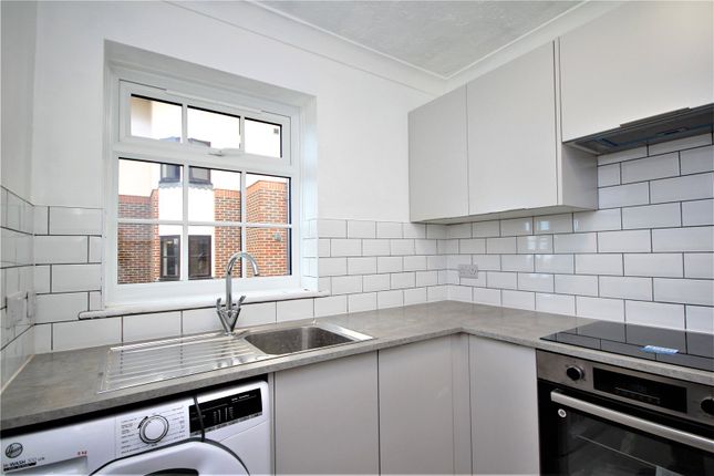Flat 3, Applesham Court, 140, South Street, West Sussex photo 3
