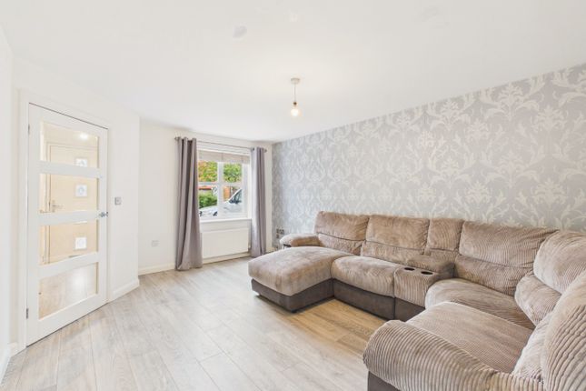 70, Hayton Grove, Hull photo 3