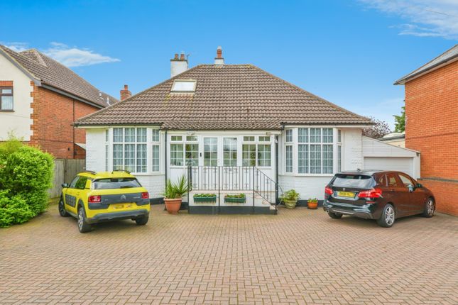 Thumbnail Bungalow for sale in London Road, Biggleswade, Bedfordshire