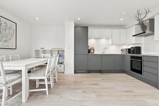 Flat 13, Aubrey House 165H High Road, Loughton photo 2