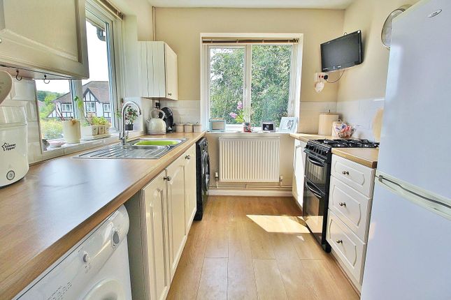 Flat to rent in Cedar House, Cissbury Avenue, Worthing, West Sussex