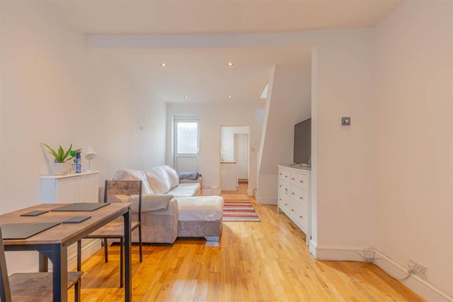 74, Upper Sutton Lane, Heston, Hounslow photo 4