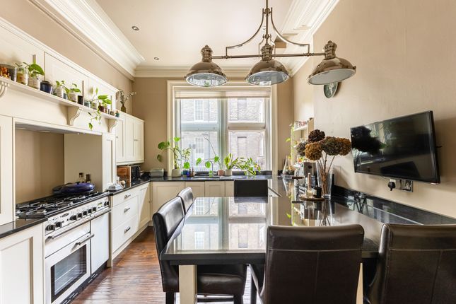 Flat 123, Bedford Court Mansions,, Adeline Place, London photo 3