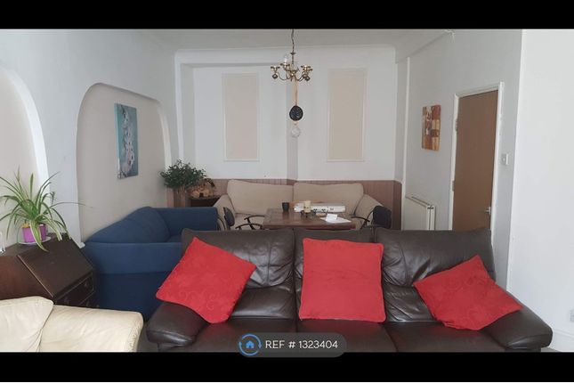 Thumbnail Room to rent in Edgcumbe Avenue, Newquay