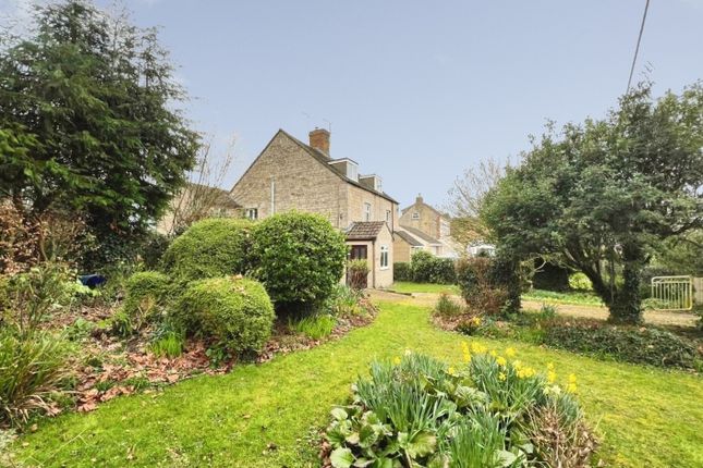 4-bed house on Lynbrey, Far Green, Dursley, £450,000