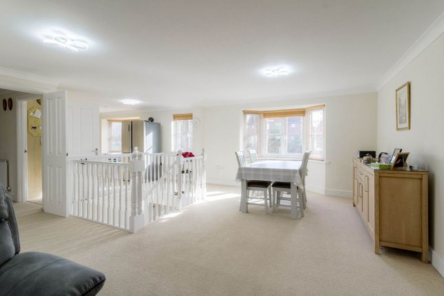 18, Woodall Close, Milton Keynes photo 3