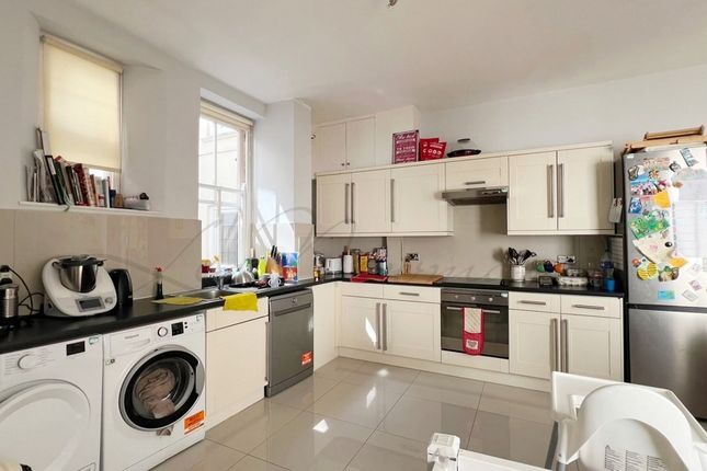 Flat 149 Coleherne Court, Redcliffe Gardens, London photo 3