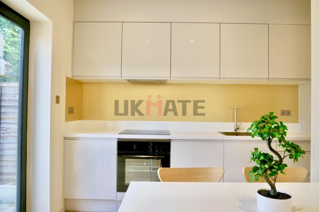 211, Westway, London photo 3