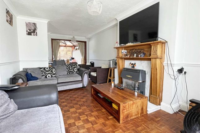 97, Hill View Road, Chelmsford photo 2