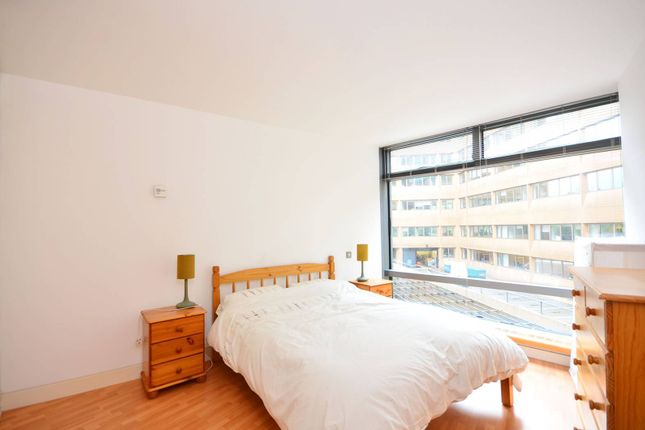 Flat to rent in Parliament View Apartments, Waterloo, London