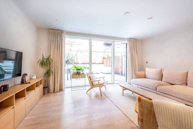 Terraced house to rent in Hackney Wick, Hackney Wick, London