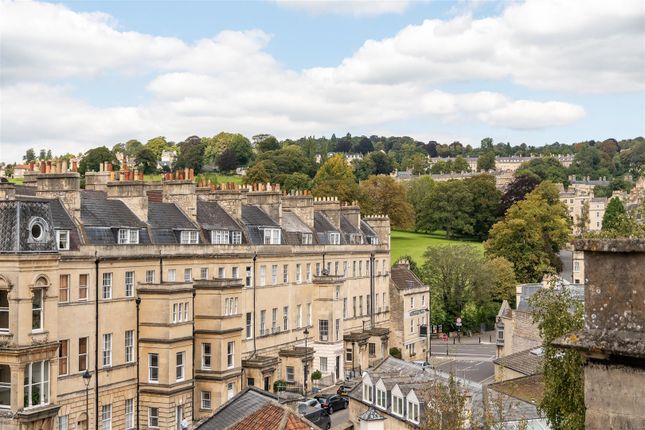 Thumbnail Flat to rent in Royal Crescent, Bath